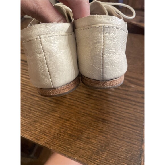 FRYE Pointed Toe Ivory Cream Leather Cap Toe Oxford Shoe Size 7 M - Picture 7 of 12